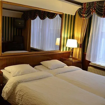 Couette-café Rembrandtplein 3*