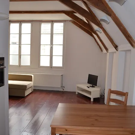 Konukevi Rembrandtplein 3*