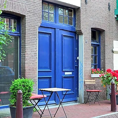Guest house Rembrandtplein 3*