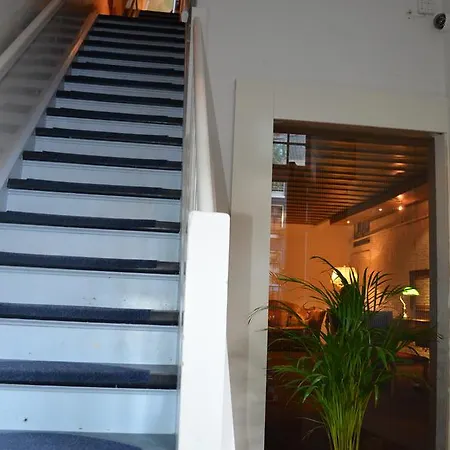 Rembrandtplein بيت ضيافة 3*