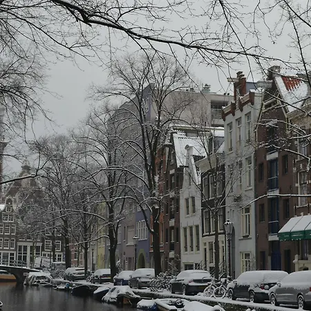 Rembrandtplein לינה וארוחת בוקר 3*