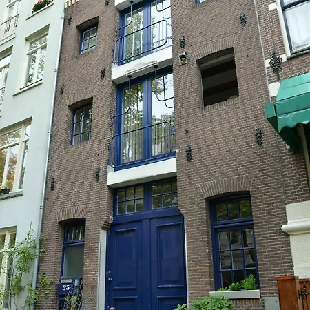 לינה וארוחת בוקר Rembrandtplein 3*