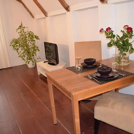 بيت ضيافة Rembrandtplein 3*